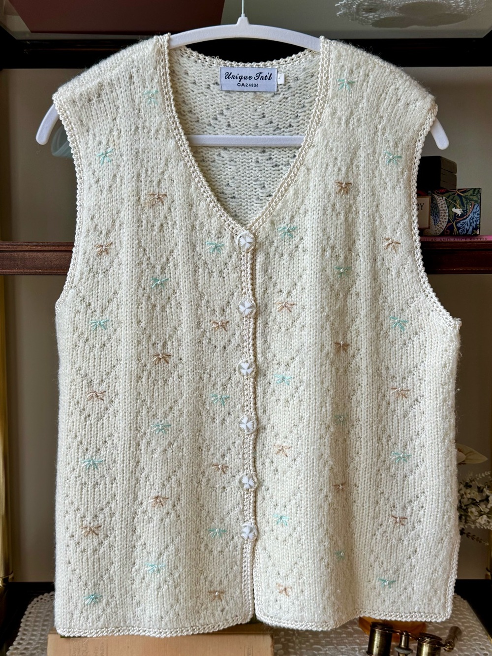 Vintage Unique Int’l Cream Embroidered Pearl Knit Sweater Vest L